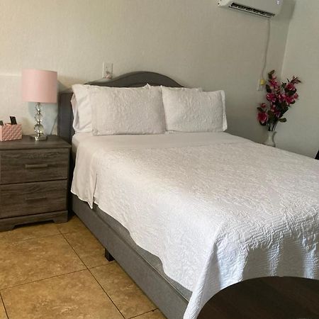 Cozy Studio…With Private Entrance Las Vegas Exterior photo