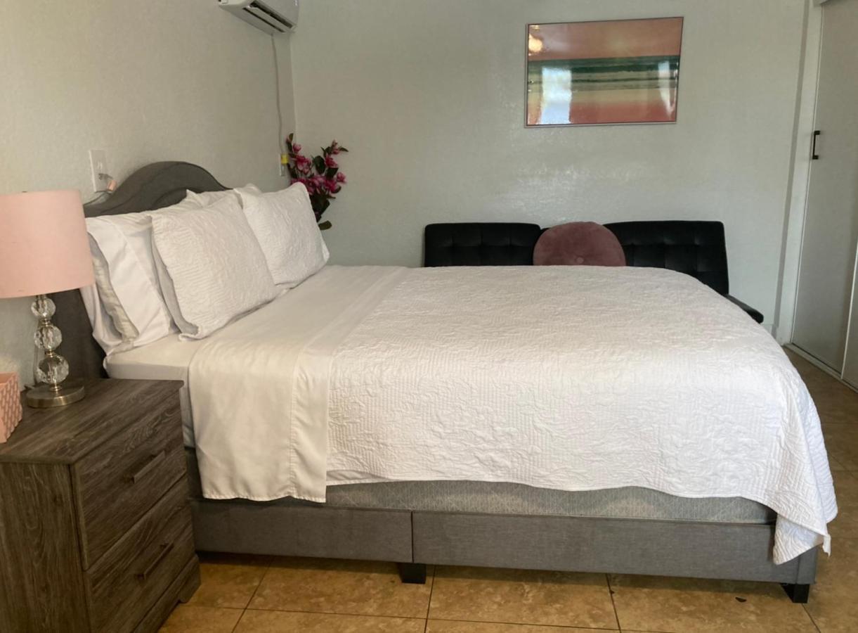 Cozy Studio…With Private Entrance Las Vegas Exterior photo
